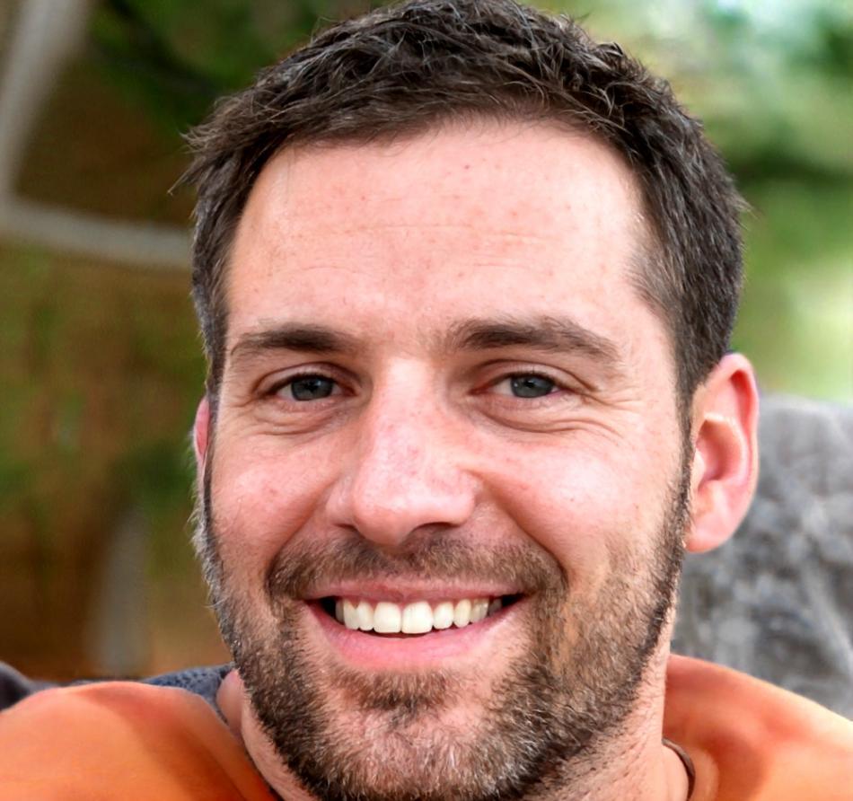 Carlos Mendoza, especialista en planificación financiera estratégica