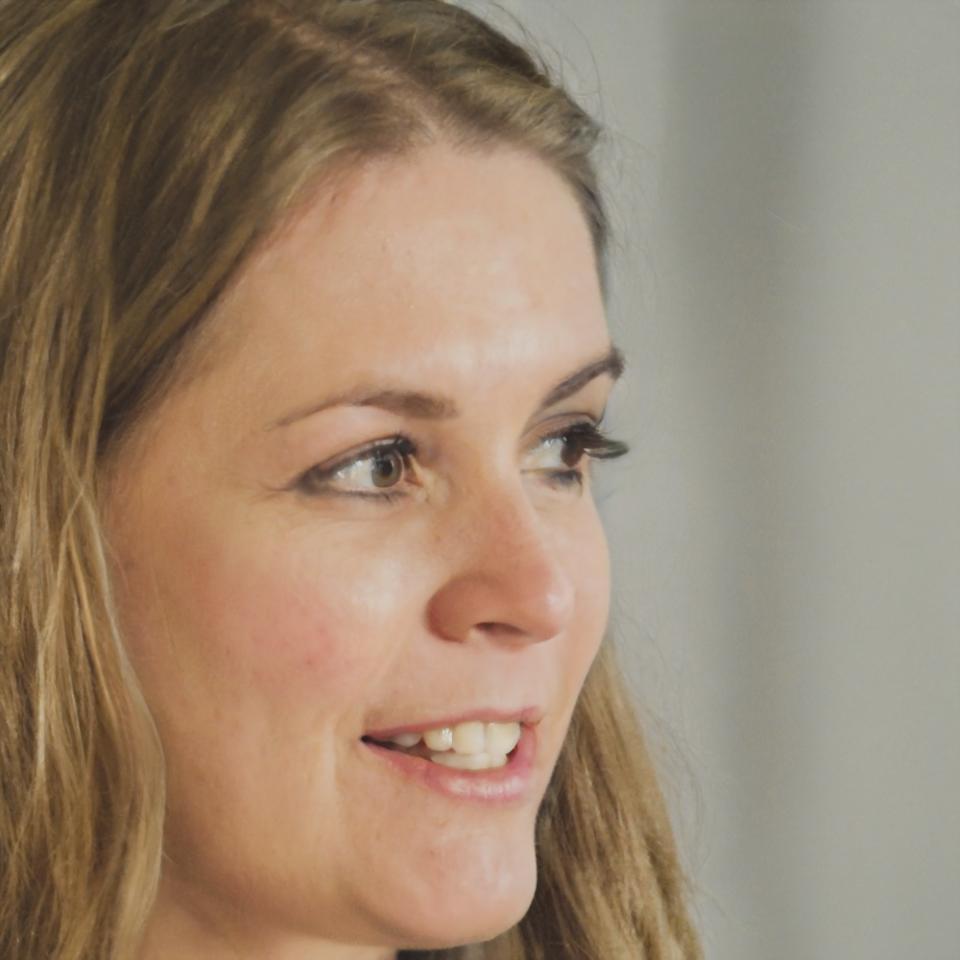 Elena Rodríguez, experta en gestión de inversiones y análisis de mercados